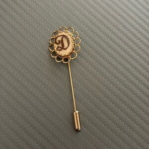 5/$10 Vintage Letter D flower brooch